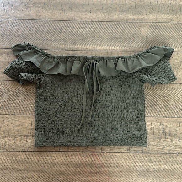 Haute Monde Ruffle Off The Shoulder/Boat Neck Top size small - Picture 1 of 4